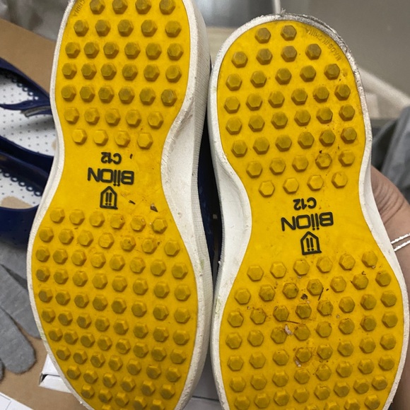 Size 12 Toddler shoes Navy, lightweight, excellent condition, comes with the box - Picture 2 of 2